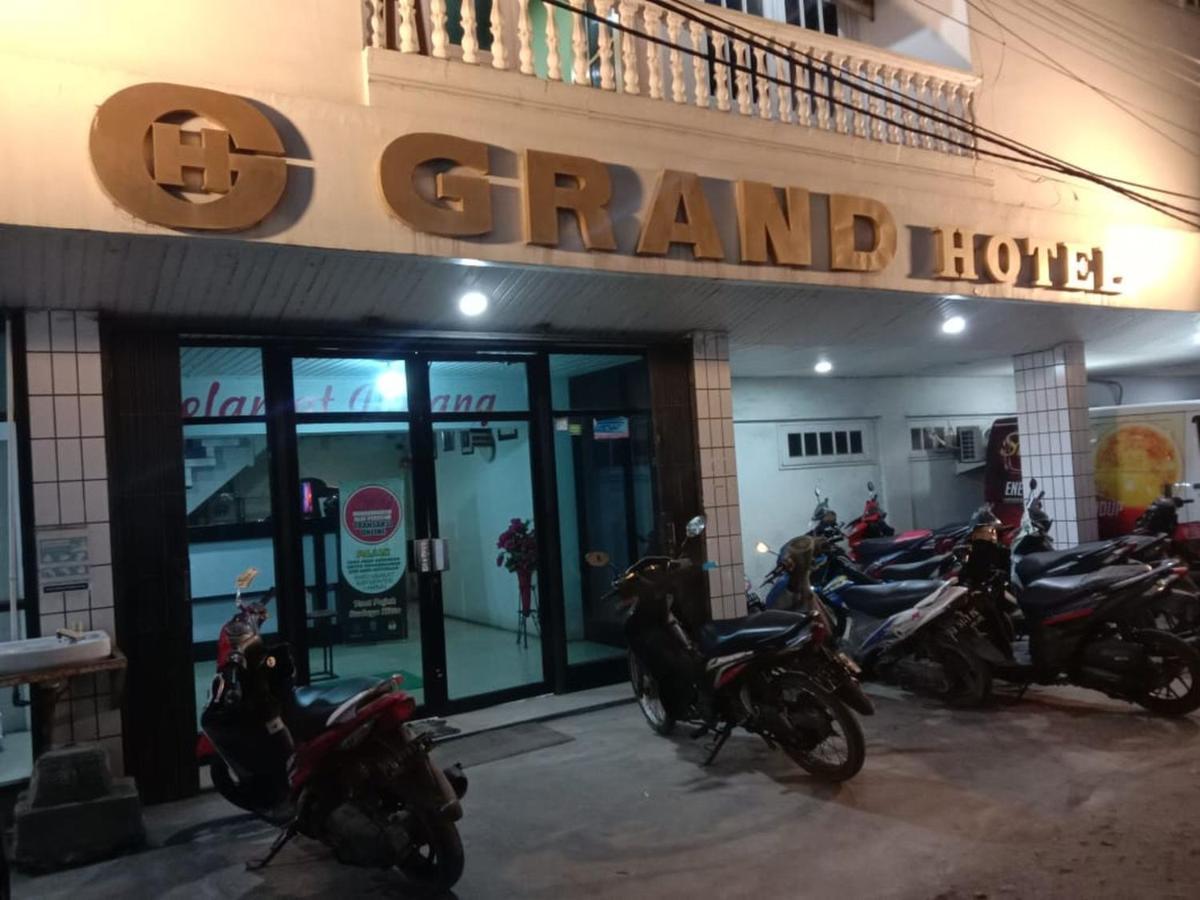 Grand Hotel Pemangkat Exterior photo